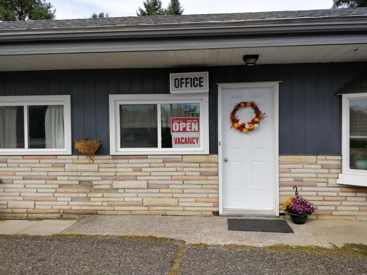 Telstar Motel Kakabeka Falls エクステリア 写真